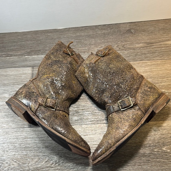 Vintage America Shoes - Vintage made in USA Distressed Leather Ankle Boots woman’s size 8 (b238)